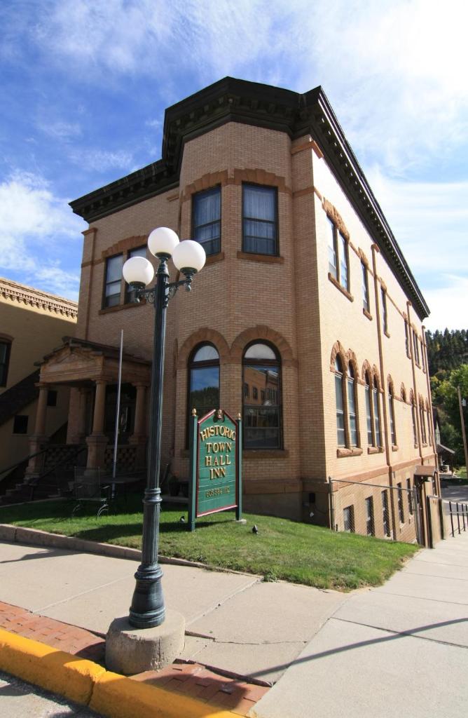 Town Hall Inn image