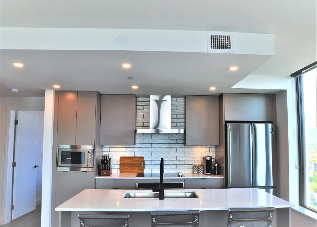 WOW Penthouse 22nd Floor Downtown Lakeview photo 2