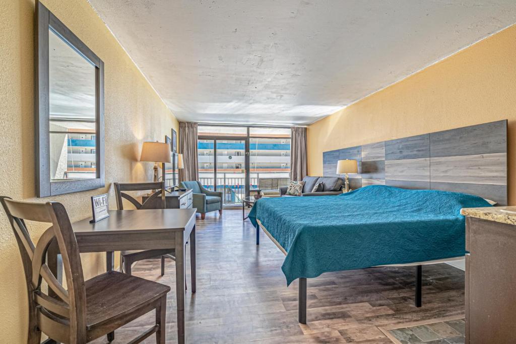 Landmark Resort 714 - Massive Indoor & Outdoor Pools and Lazy Rivers! Sleeps 4! image