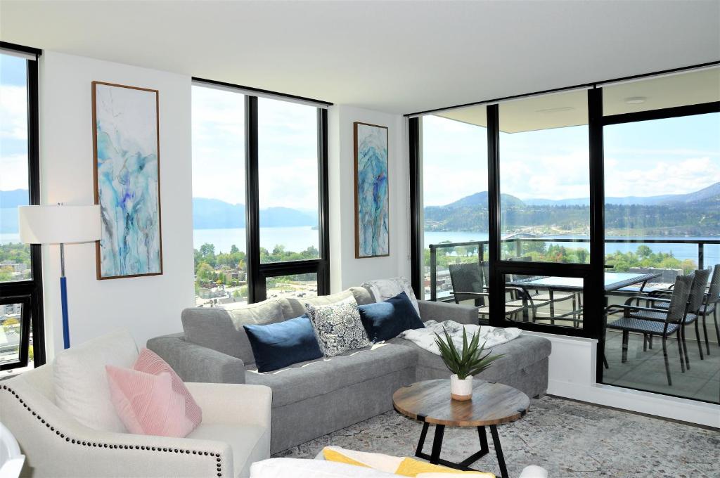 WOW Penthouse 22nd Floor Downtown Lakeview