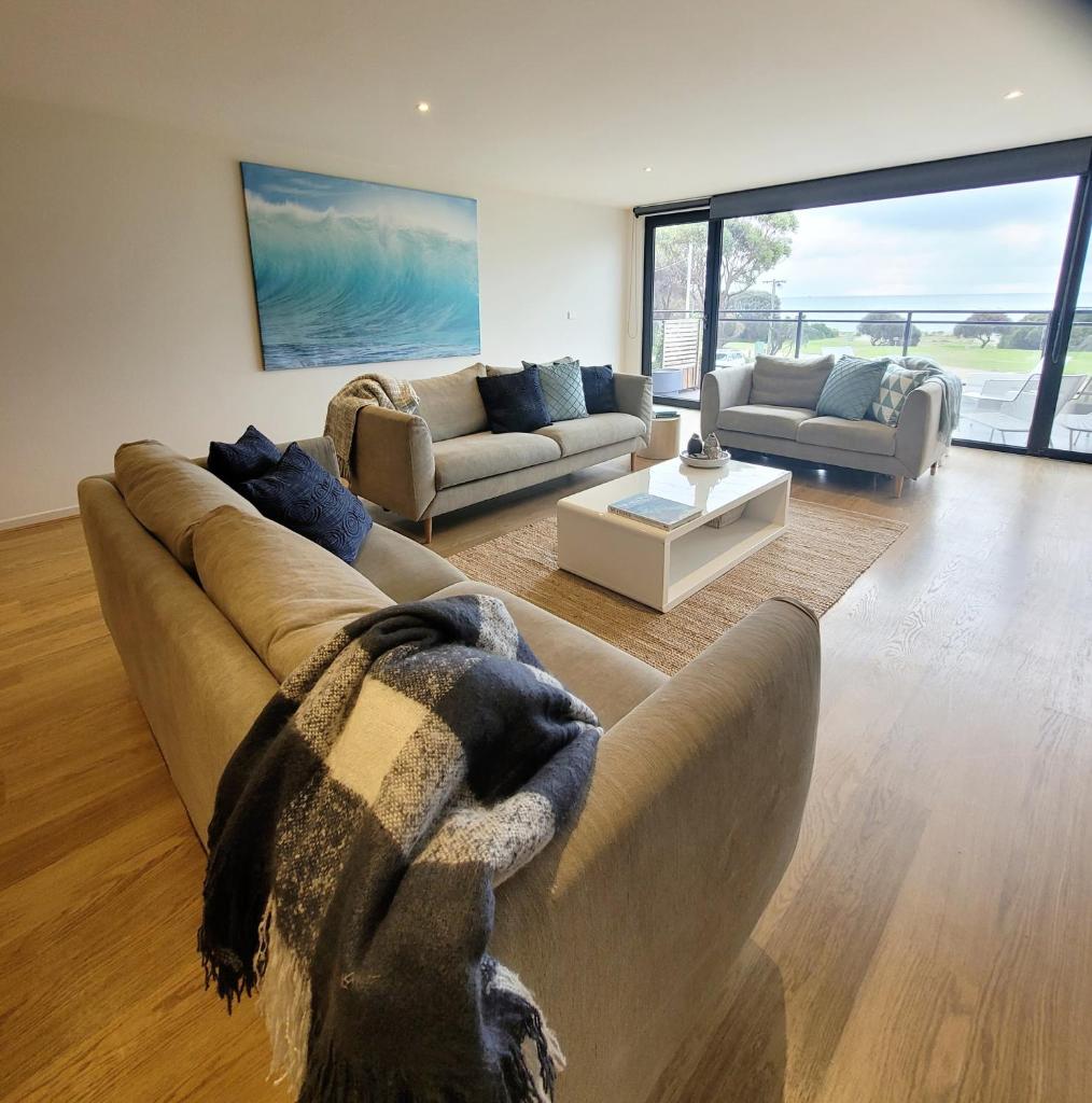 Waters Edge Apartment photo 3