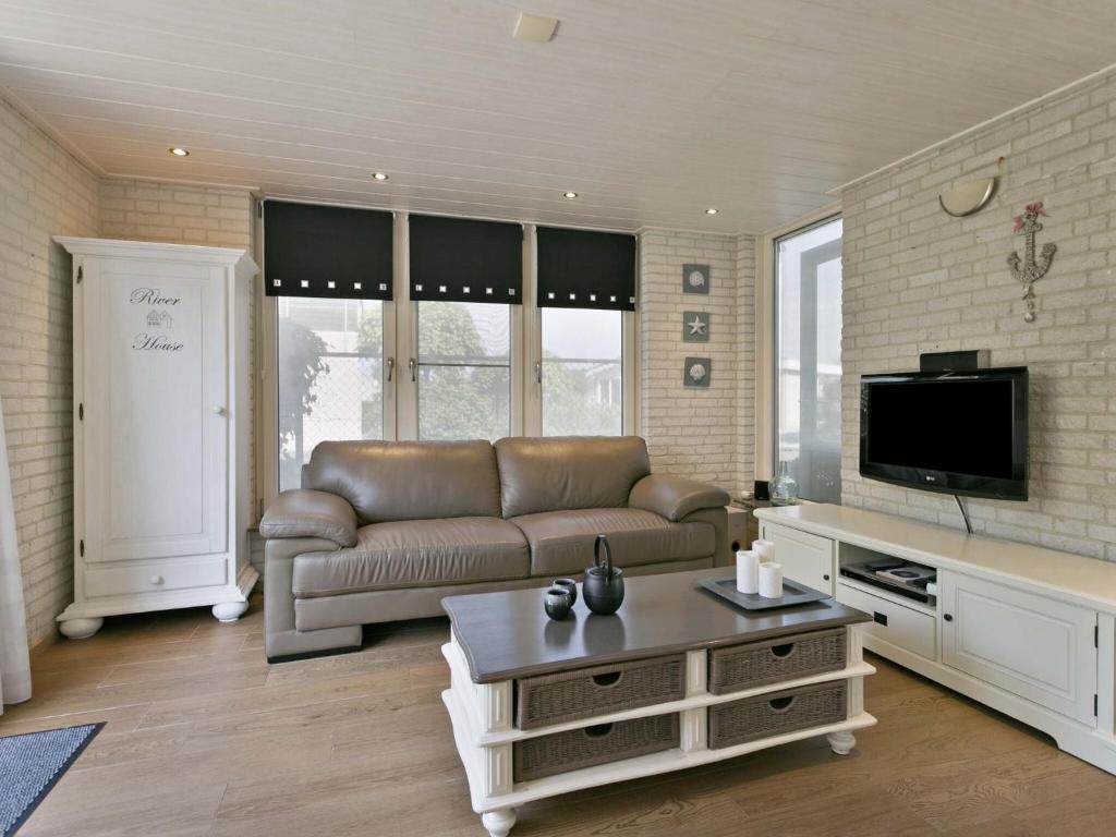 Lovely holiday home with a view over the Oosterschelde photo 1