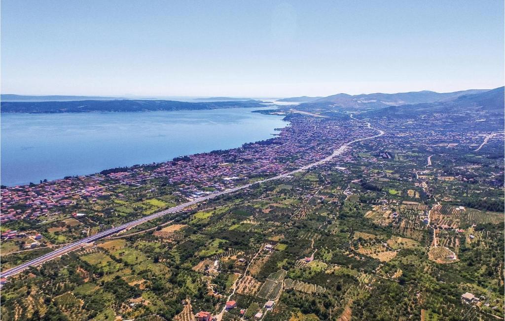 Beautiful Apartment In Kastel Luksic With 1 Bedrooms And Wifi photo 4