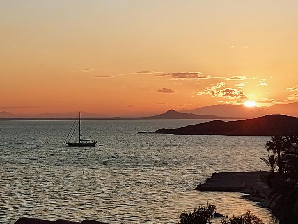 NIDO DEL AMOR deluxe 1a linéa Terraza Indoorpool Wifi Aire Netflix 10 metros a Cala del Pino photo 1