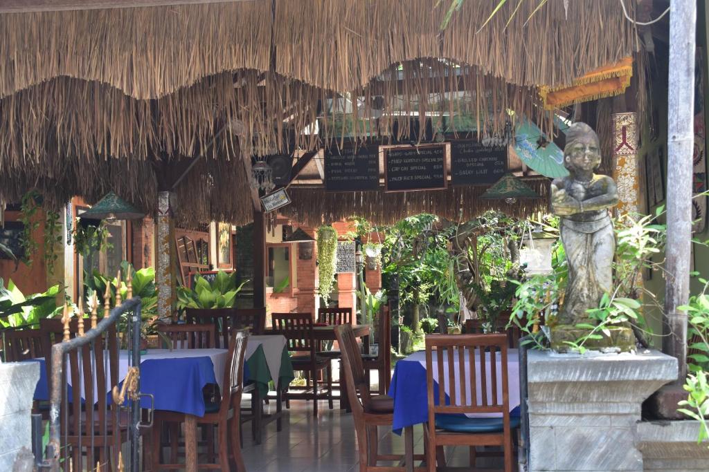 Barclona Guesthouses Lovina photo 3