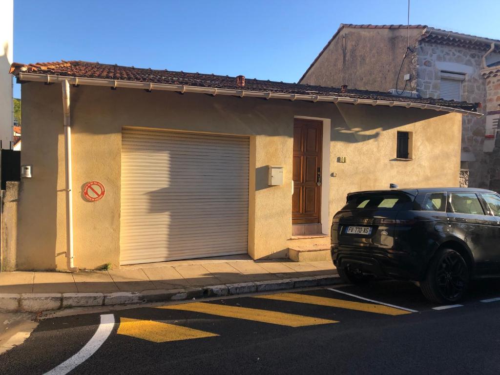 Maison au calme avec jardin et garage proche du centre et de la mer - Tap to explore photos