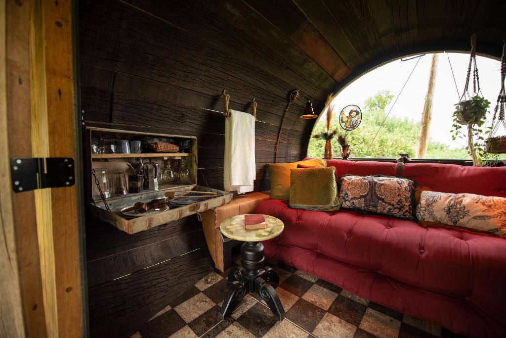 Tiny Wineyhouse no 1 photo 3