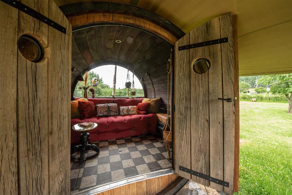 Tiny Wineyhouse no 1 photo 2