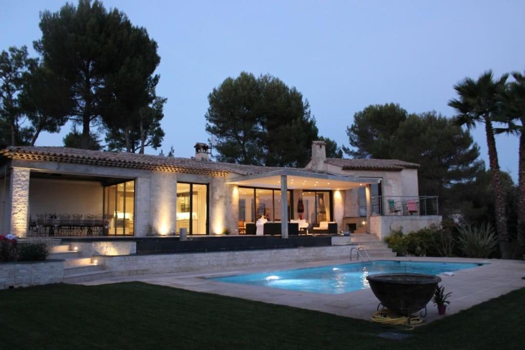 Luxurious villa 4 bedrooms in secluded area, swimming pool photo 4