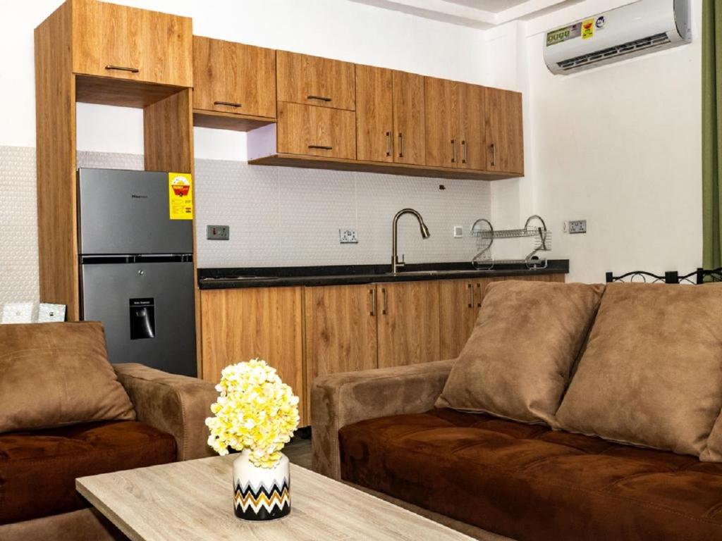 COLINDALE COURT photo 4