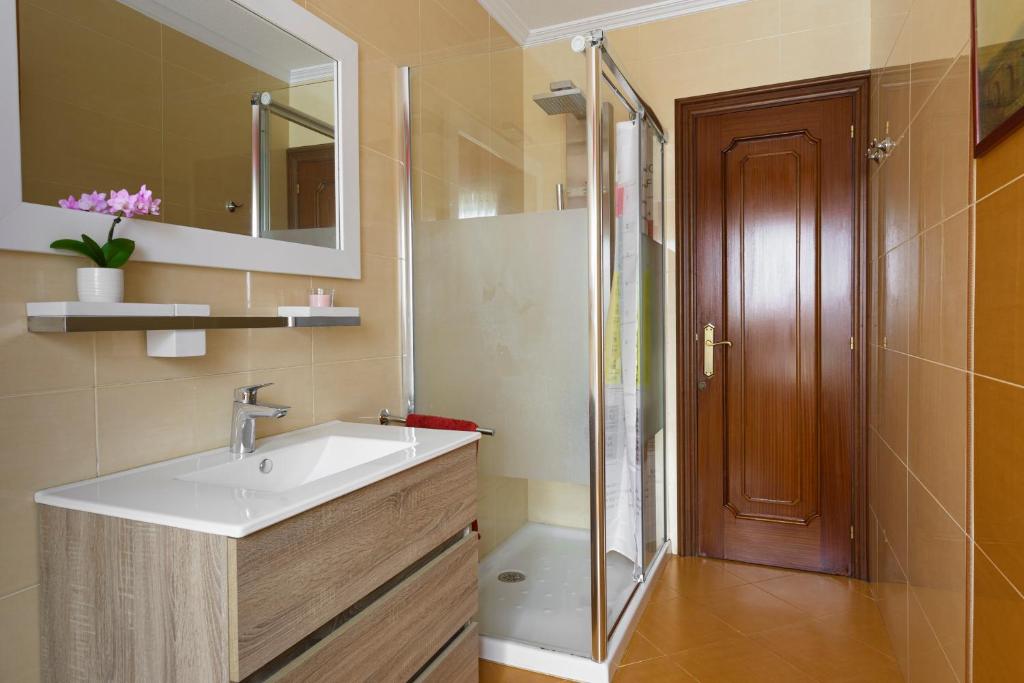 Casa marinera con piscina y jardín. photo 1