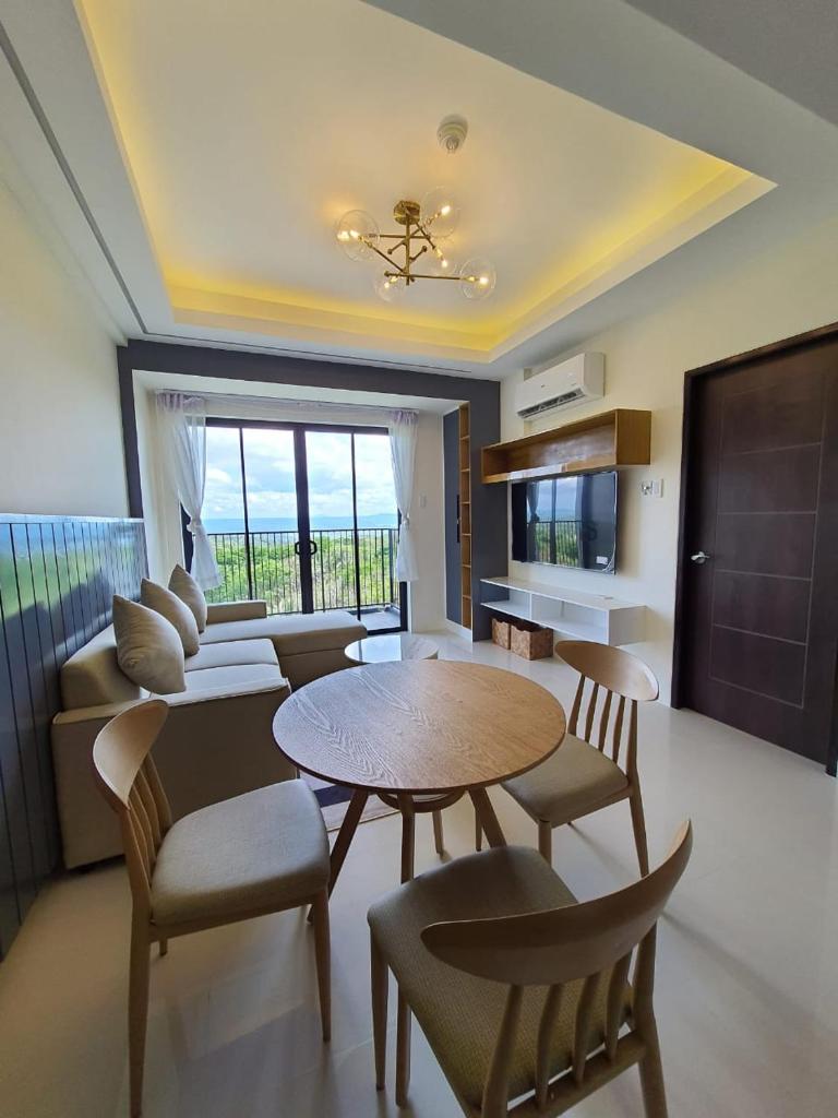 A condo with lake view near Highlands Steakhouse photo 2