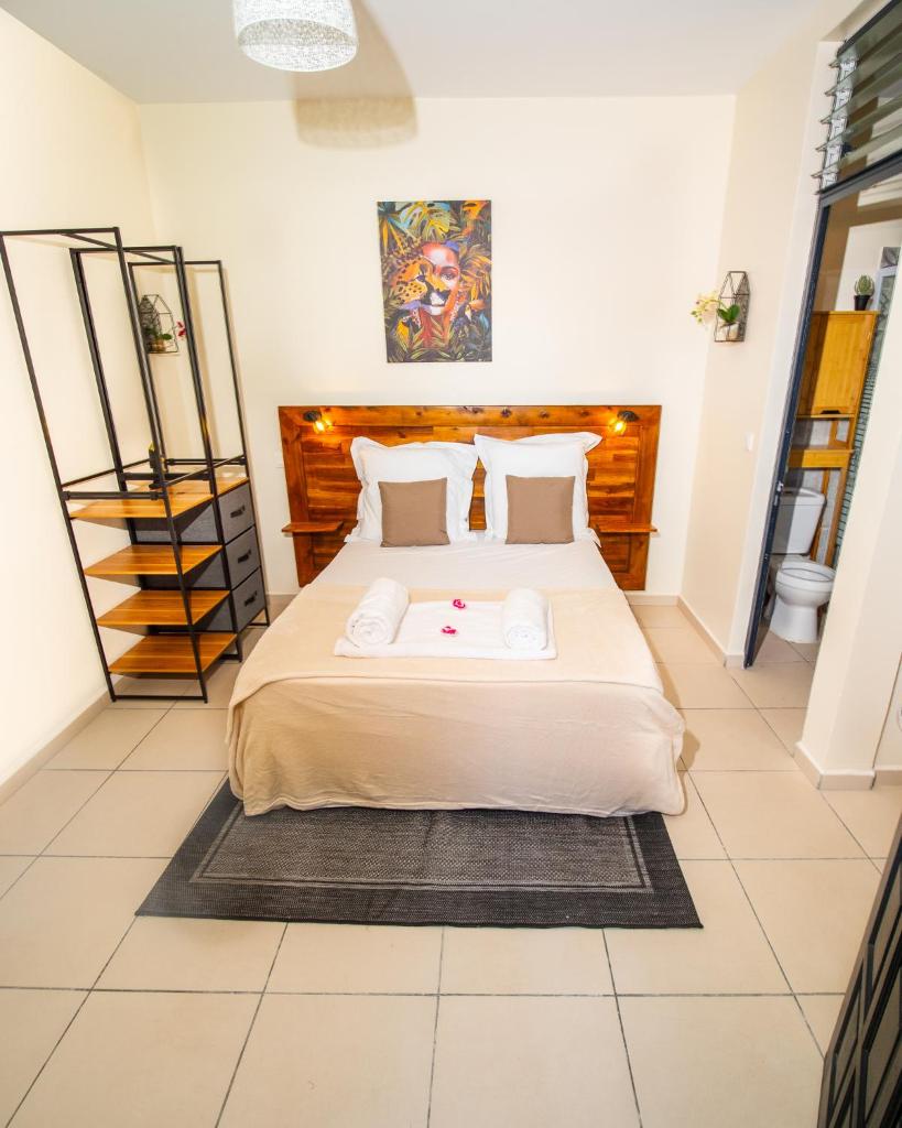 Studio Jacuzzi et piscine au centre ville de Port-Louis photo 1