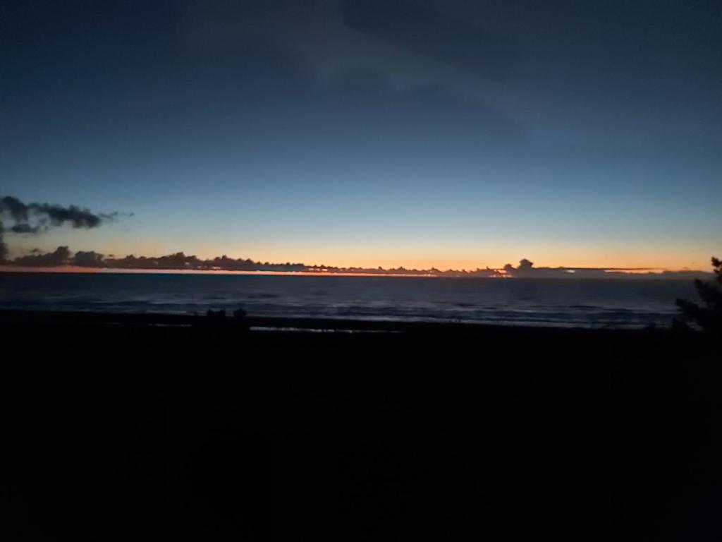 Views over Tasman, New luxury boutique studio overlooking the Tasman Sea photo 1