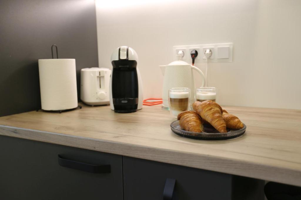 Modern 2 Room Apartment - FREE PARKING - NETFLIX photo 4