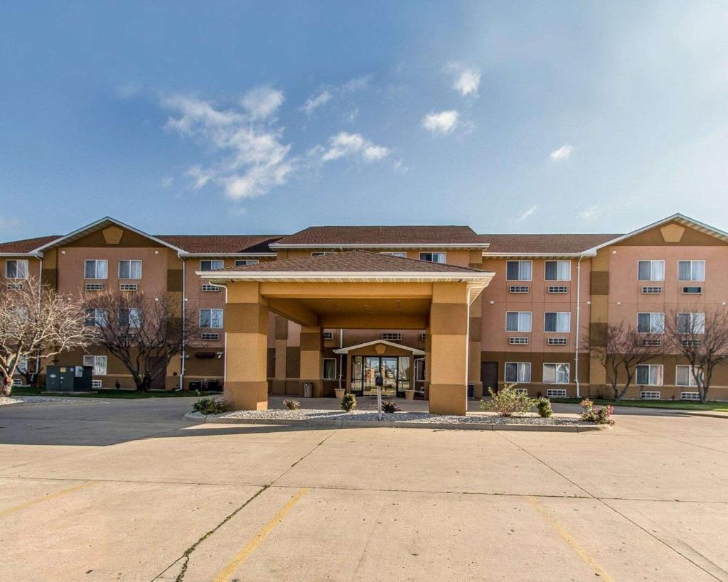 Quality Inn & Suites photo 1