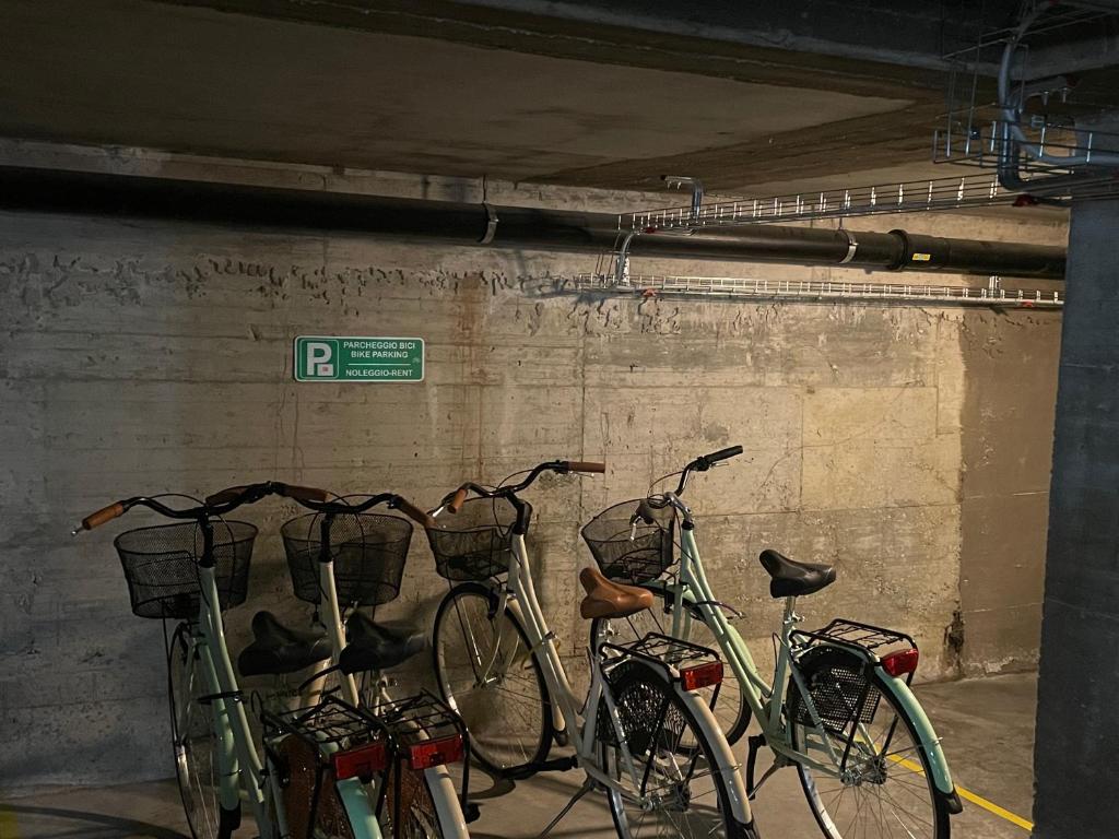 The Loft E&E Open Space - Tap to explore photos