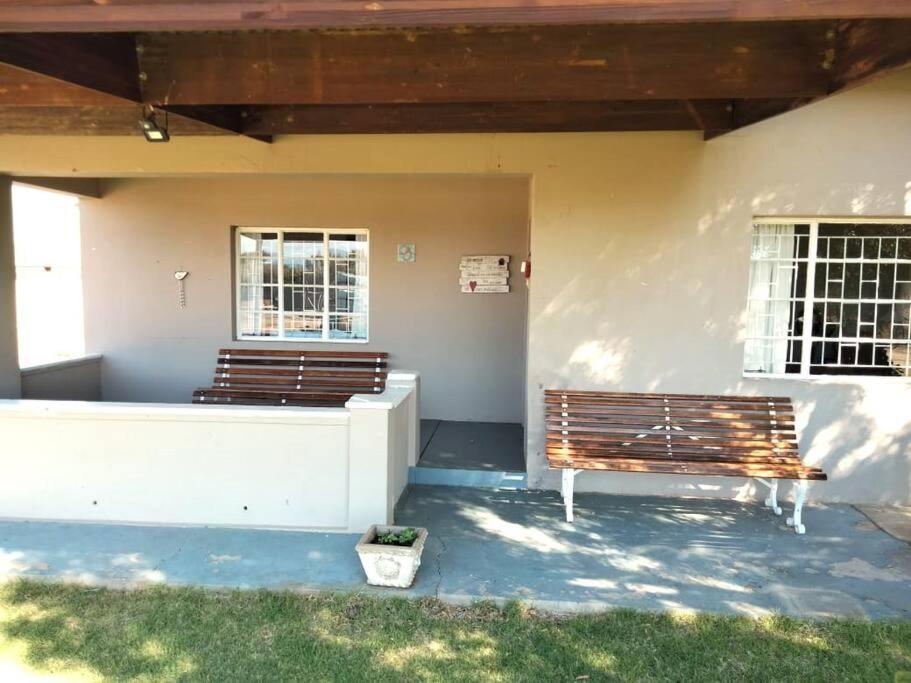 Sunnyside Farm Cottage, Oudtshoorn, South Africa photo 4