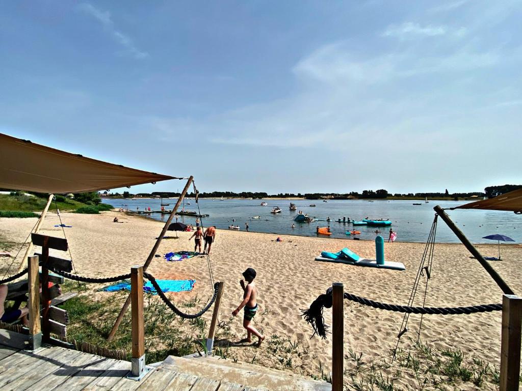 Ferienhaus LuxChalet #VAJU Lathum# am See, Strand, Pool, Nationalpark photo 3