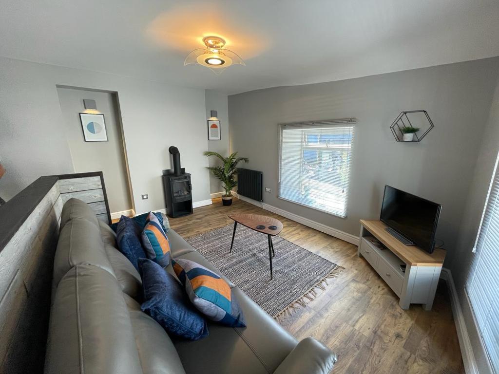 Stunning 1 bedroom Flat in The Mumbles - Tap to explore photos