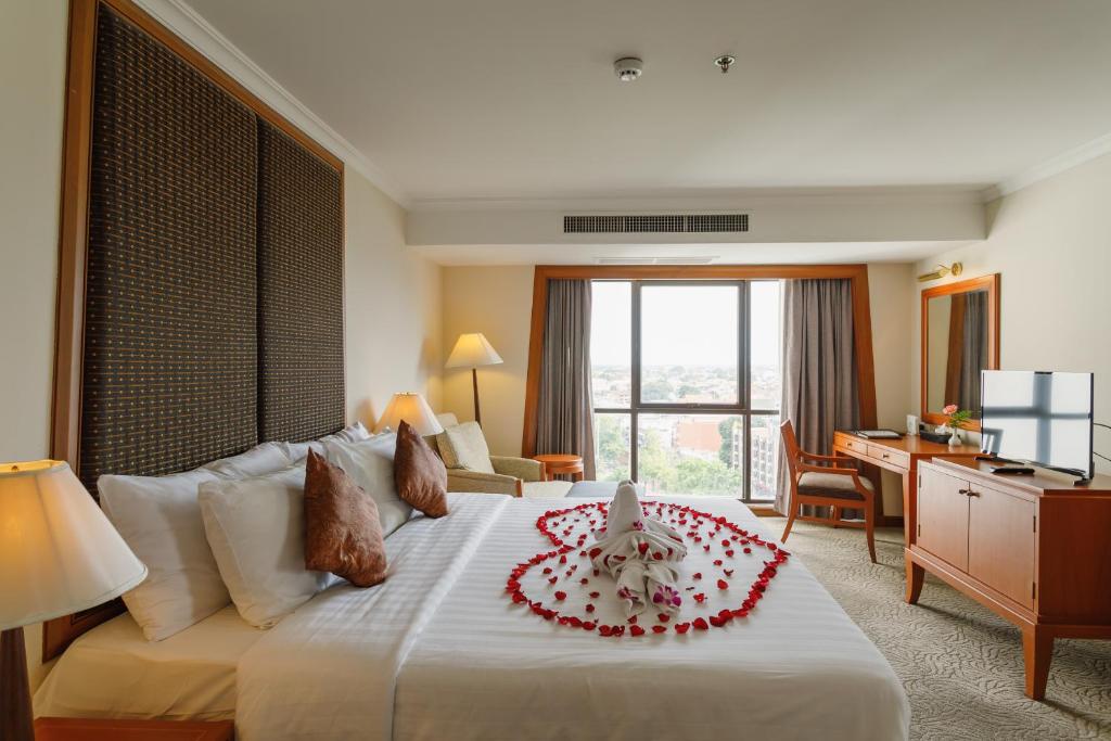 Amora Hotel Tapae Chiang Mai Room Type - Princess Suite