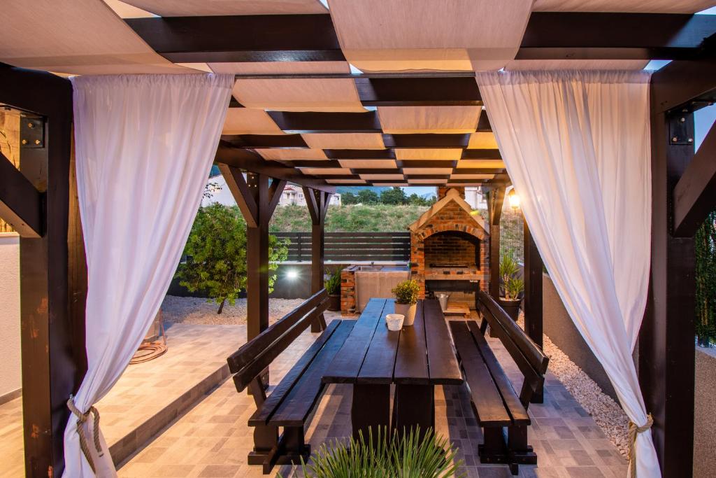 Villa Olea-with pool, sea view, near Split airport photo 4