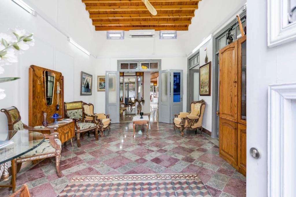 To Hani - Large Traditional House photo 1