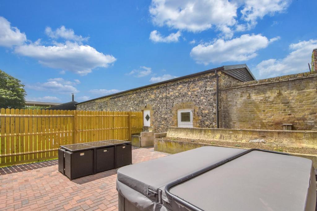 The Flint Barn at Quex Park Estate Room Type - Three-Bedroom House
