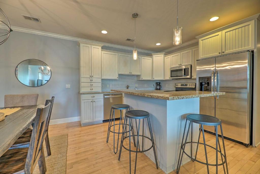 Grand Haven Condo Walk to Lake and Pool Access! photo 4