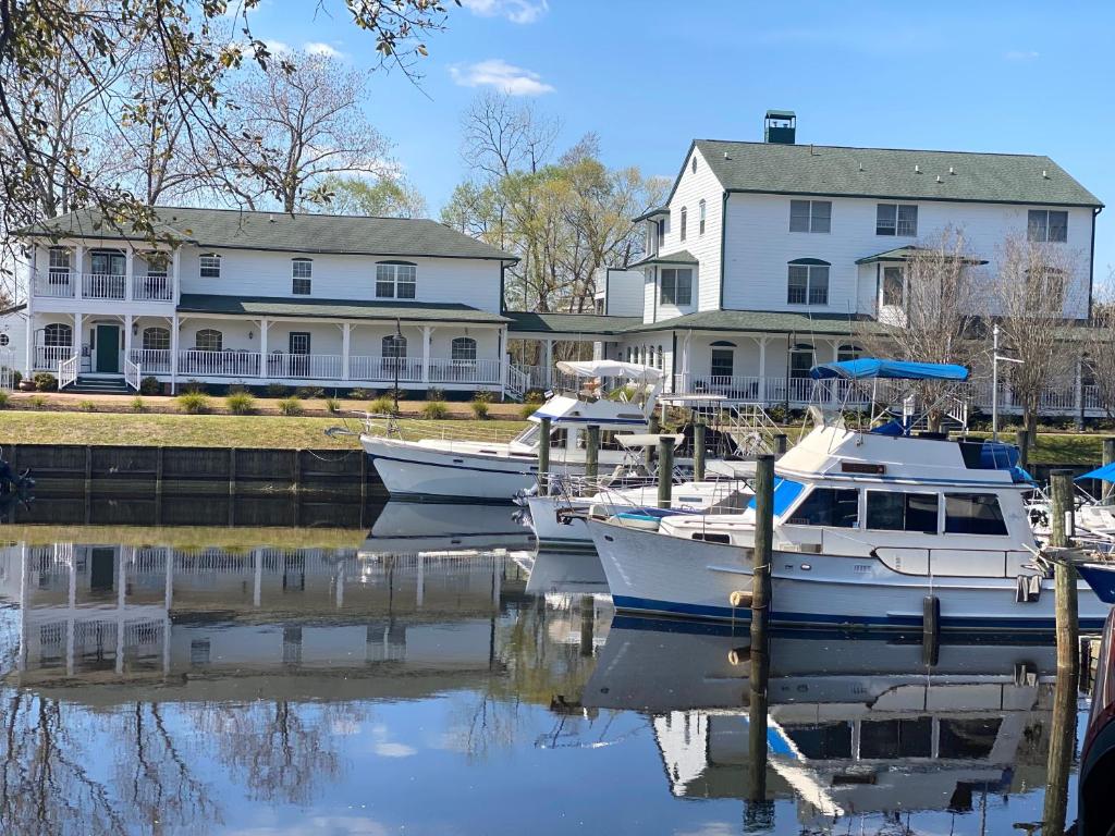 The Cypress Inn photo 2