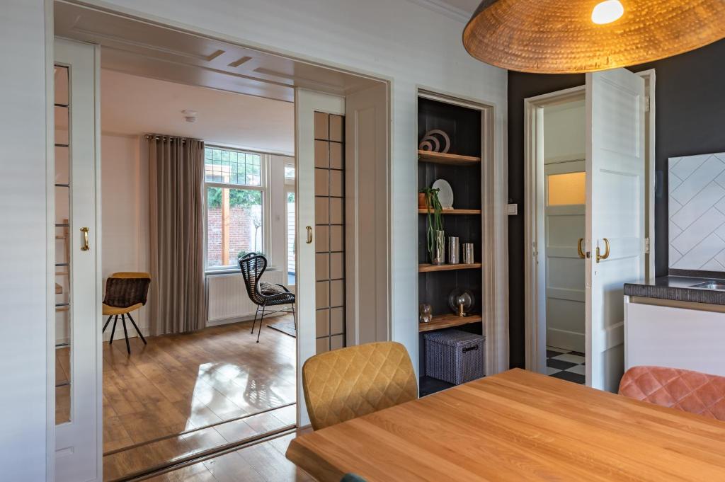 Unieke stadswoning met jacuzzi en sauna max 8 pers photo 4