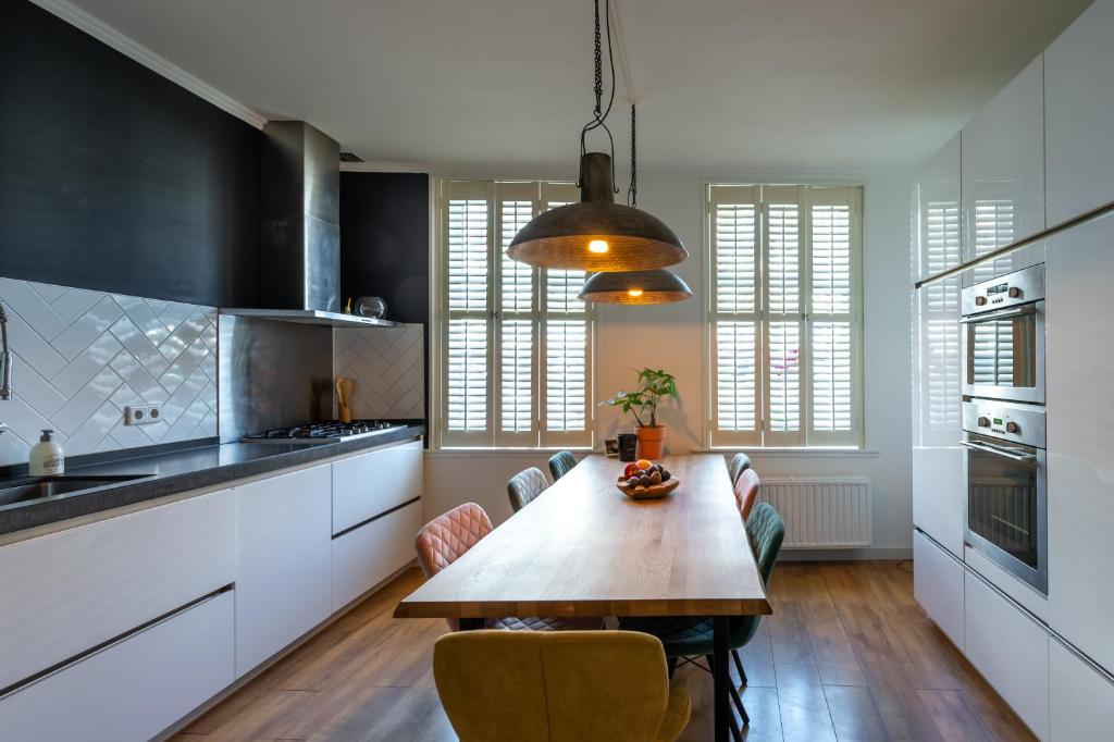 Unieke stadswoning met jacuzzi en sauna max 8 pers photo 3
