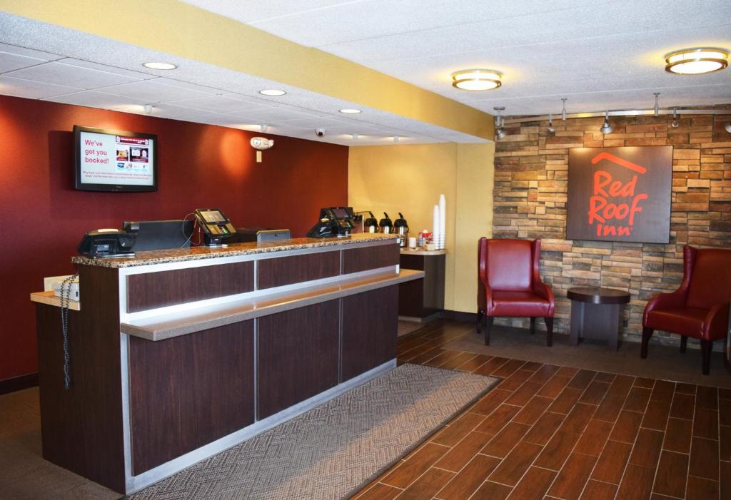 Red Roof Inn St Clairsville - Wheeling West photo 2