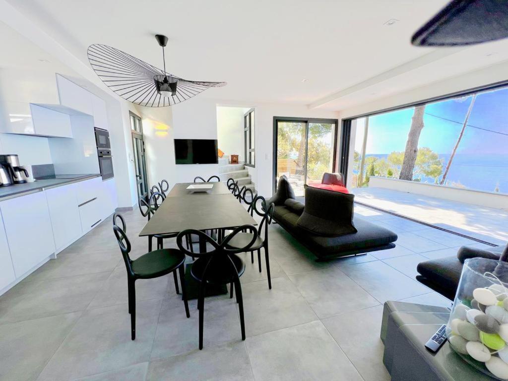 VILLA 650, Vue Mer magnifique, entièrement rénovée avec piscine - Tap to explore photos
