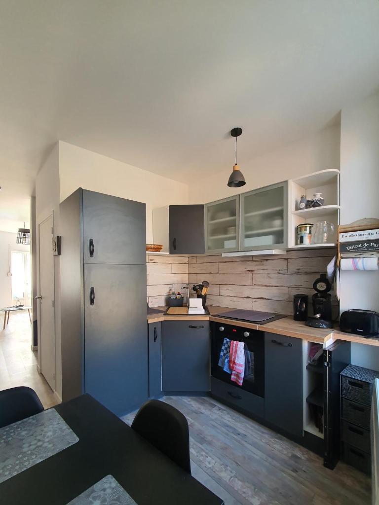 appartement rénové et lumineux a mers les bains au dessus d'un ancien commerce mersois en duplex pour 4 personnes pour du repos, des vacances ou pour le travail