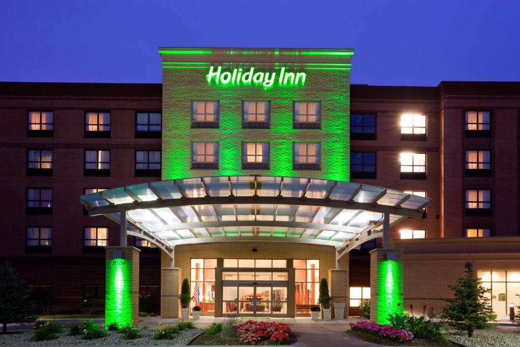 Holiday Inn Madison at The American Center, an IHG Hotel image