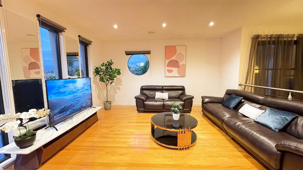Luxury 7BRM Entire House Lakeview BlackSwans Wifi BBQ Resort photo 2