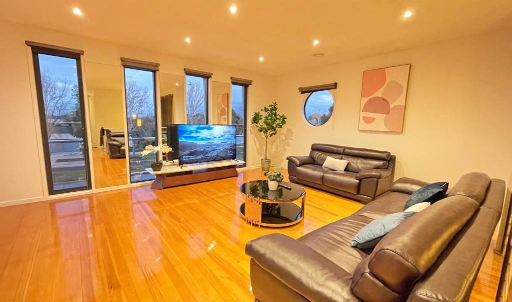 Luxury 7BRM Entire House Lakeview BlackSwans Wifi BBQ Resort photo 1