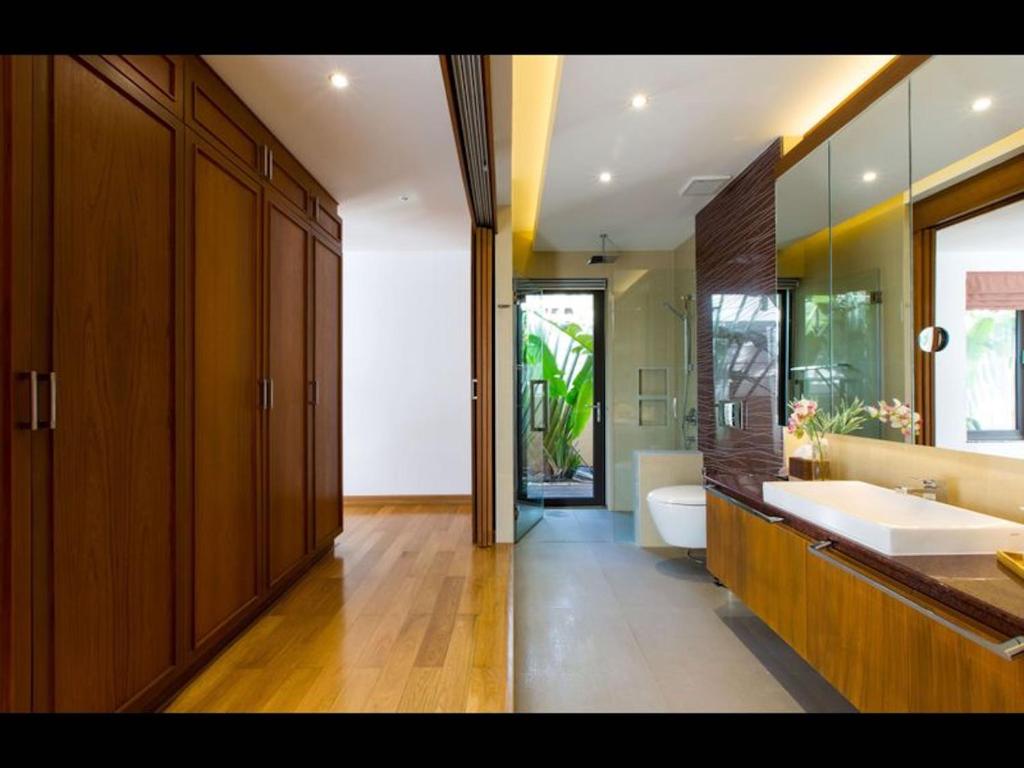 Dasiri Lakefront Villa Premium - Tap to explore photos