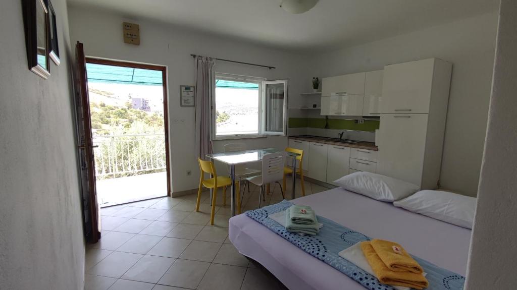 Rogoznica Seafront Apartment - Kalebova Luka photo 3