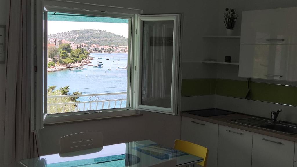 Rogoznica Seafront Apartment - Kalebova Luka photo 4