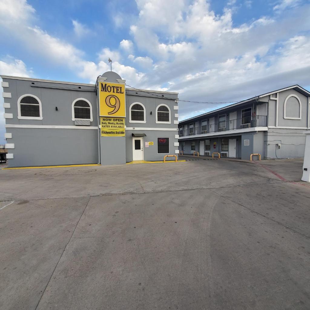 Motel 9 image