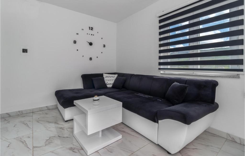 Amazing Apartment In Otocac With Wifi And 1 Bedrooms photo 2