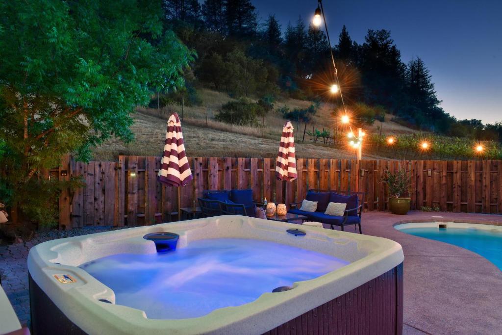 Calistoga Vineyard Getaway image