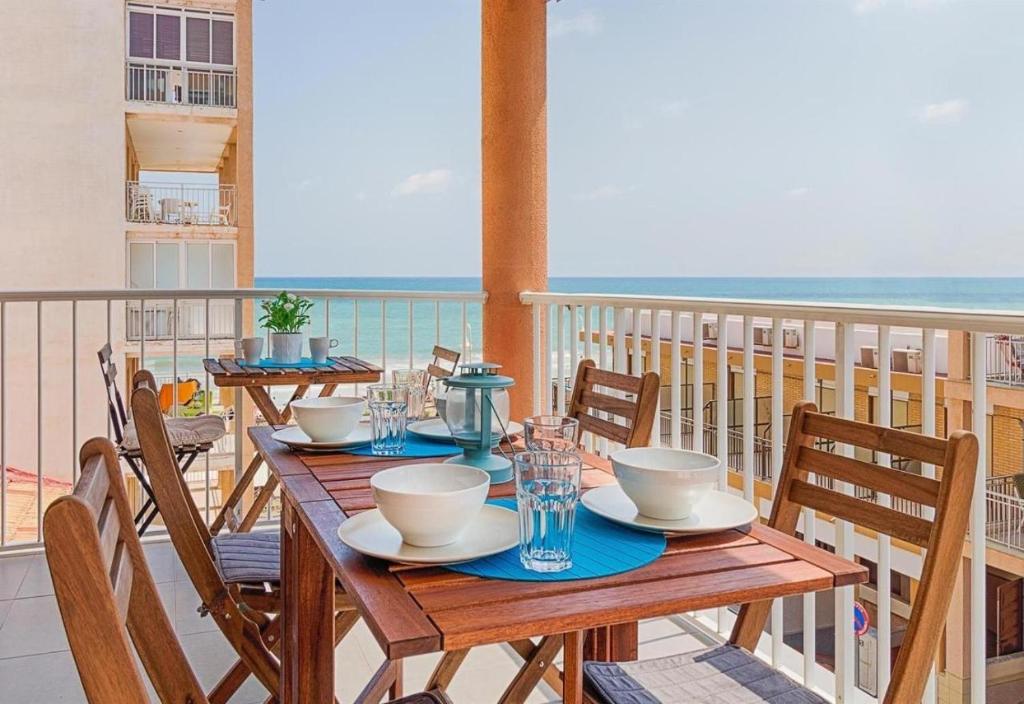 Seaview modern beach apartment photo 1