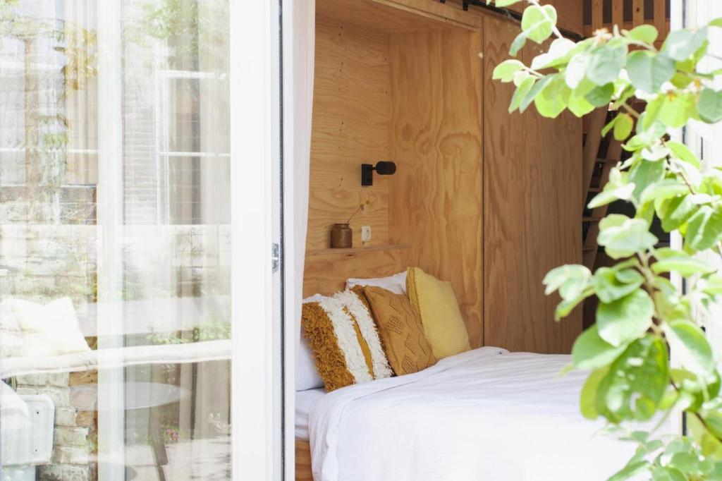 Lovely and charming guesthouse near city center, close to Rotterdam