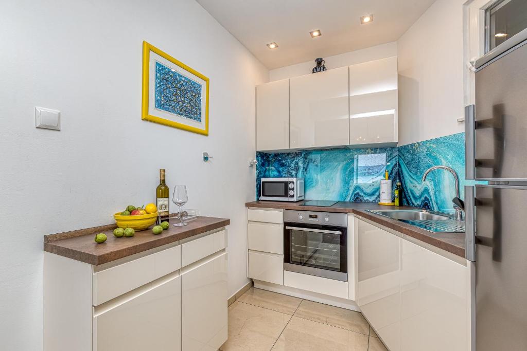 Award winning Garden Apartment with large Terrace and amazing Seaview photo 3