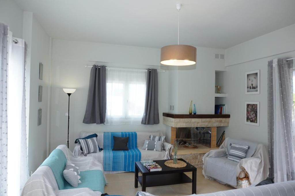 Single House by the Sea photo 4