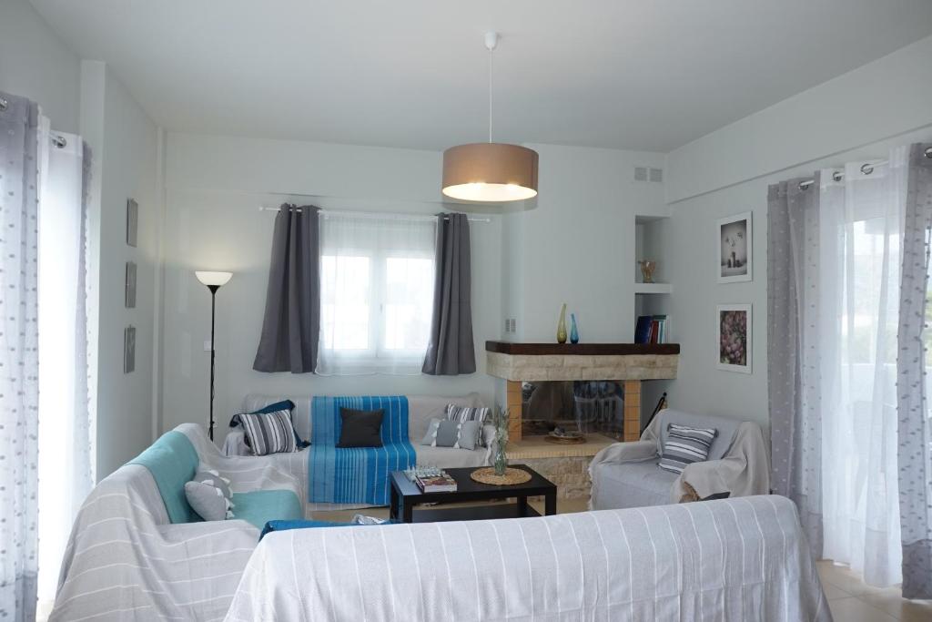 Single House by the Sea photo 1