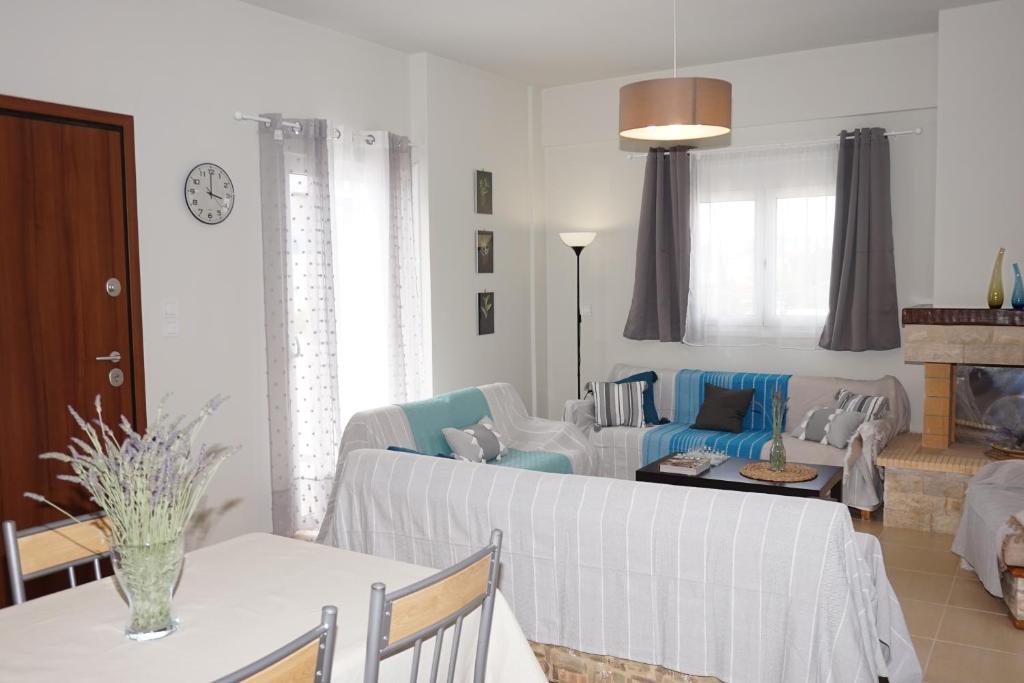 Single House by the Sea photo 3